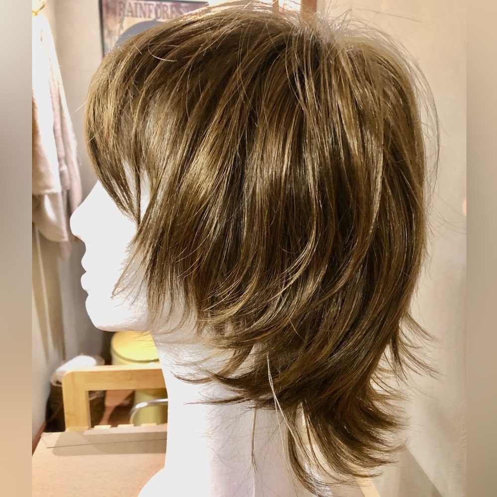 Stylish Brown Wig for Women - Picture 2 of 11